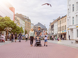 Families in the pedestrian zone