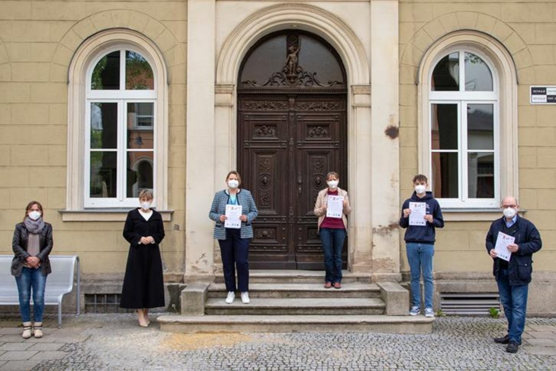 Auf diesem Foto ist ein Gruppenfoto zu sehen