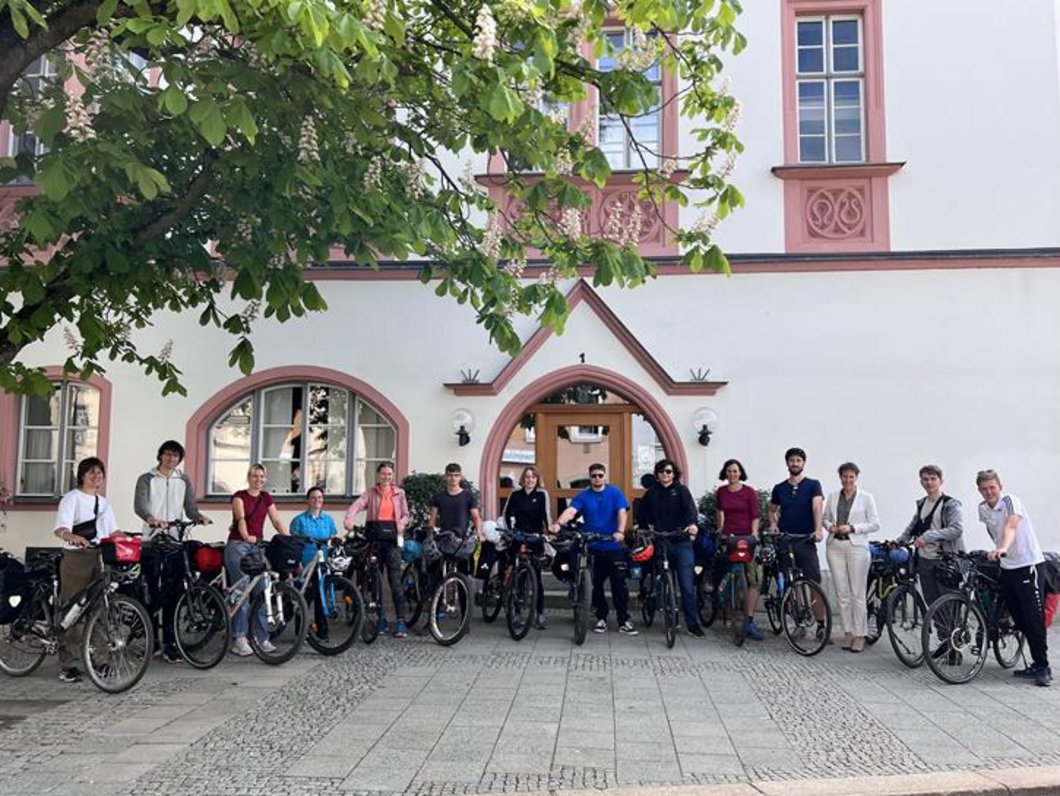 Auf diesem Foto sind Radfahrer zu sehen