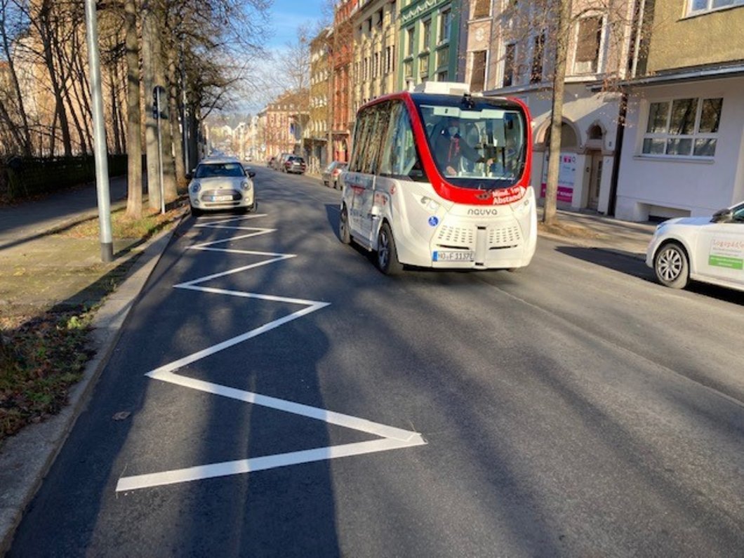 Auf diesem Foto ist ein Bus zu sehen.