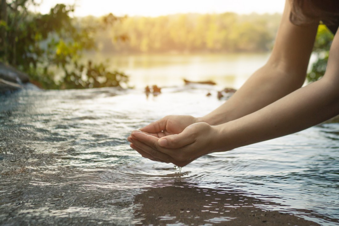 Wasser aus dem Fluss