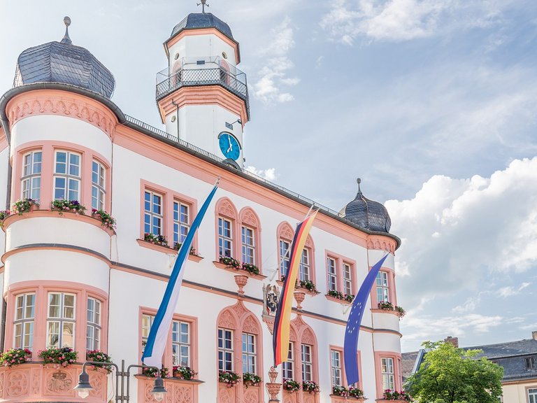 Auf diesem Foto ist das Rathaus zu sehen