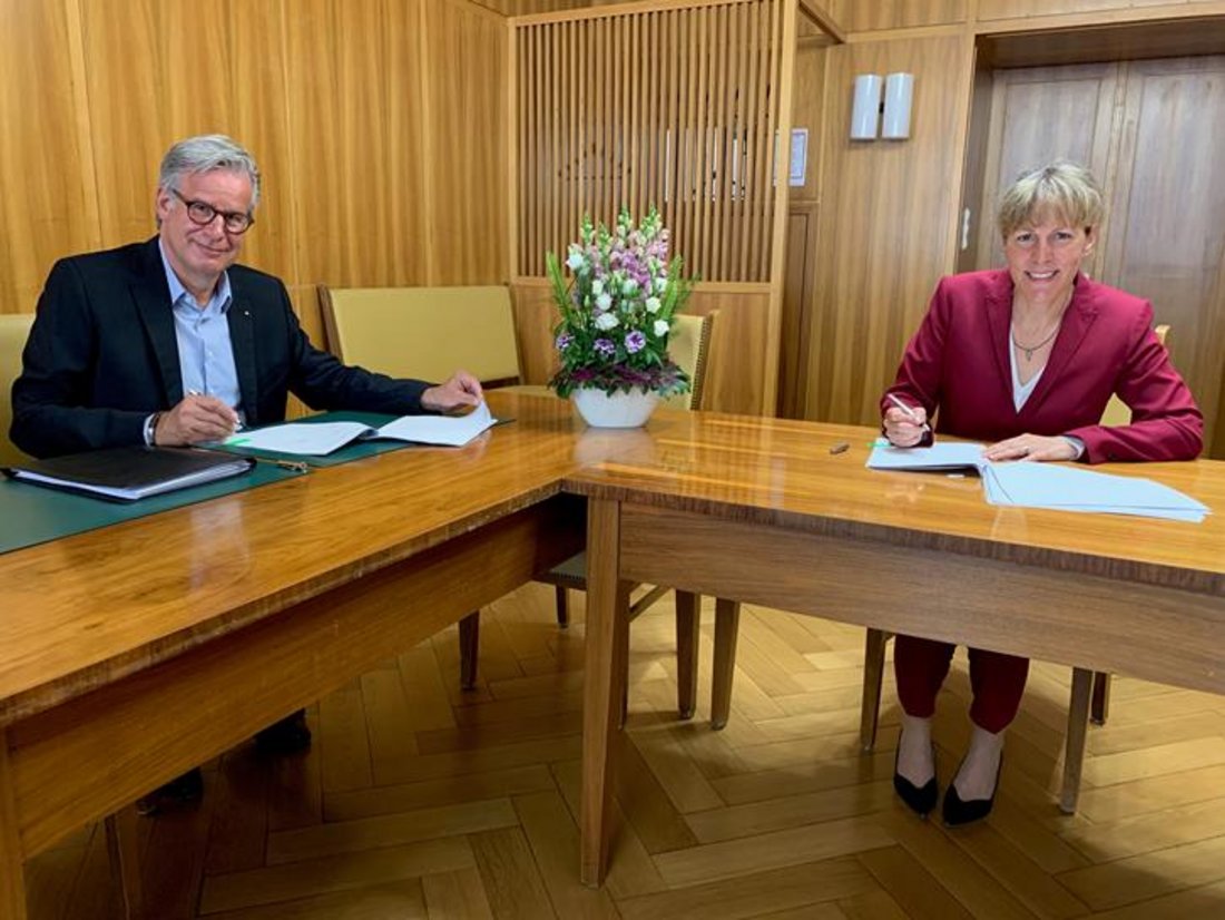 Auf diesem Foto ist Eva Döhla mit Hanns Peter Ohl zu sehen