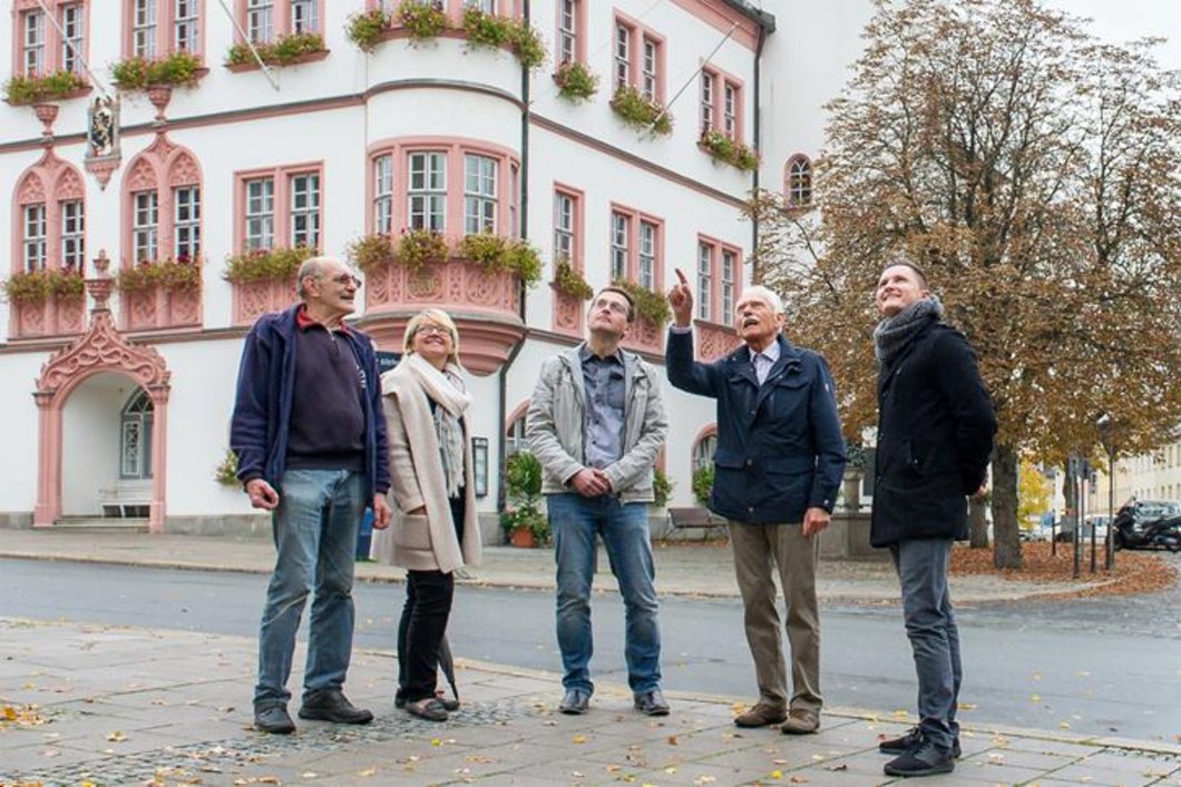 Auf diesem Foto ist ein Stadtspaziergang zu sehen