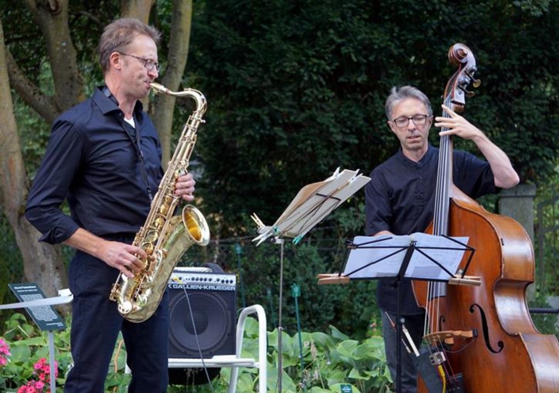 Auf diesem Foto ist eine Jazz Band zu sehen