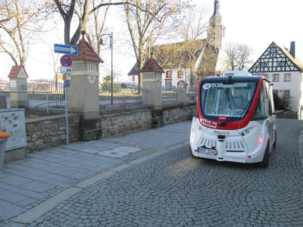 Auf diesem Foto ist eine Autonomes Shuttle am Lorenzsteig zu sehen