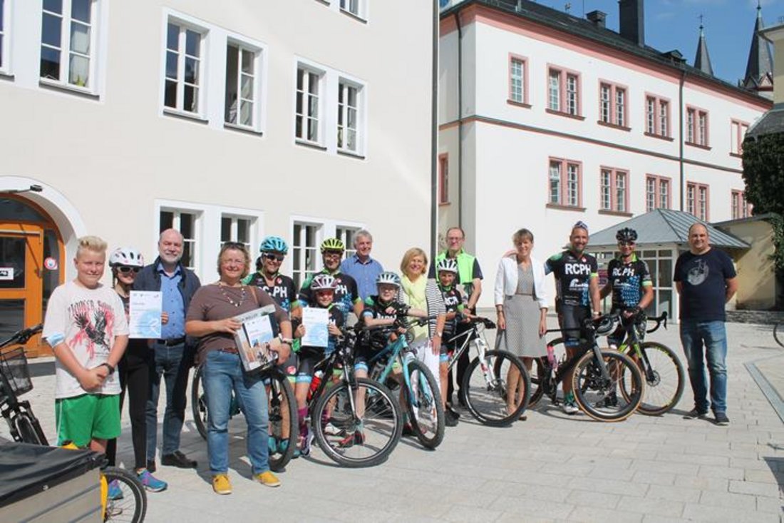 Auf diesem Foto sind Radfahrer zu sehen