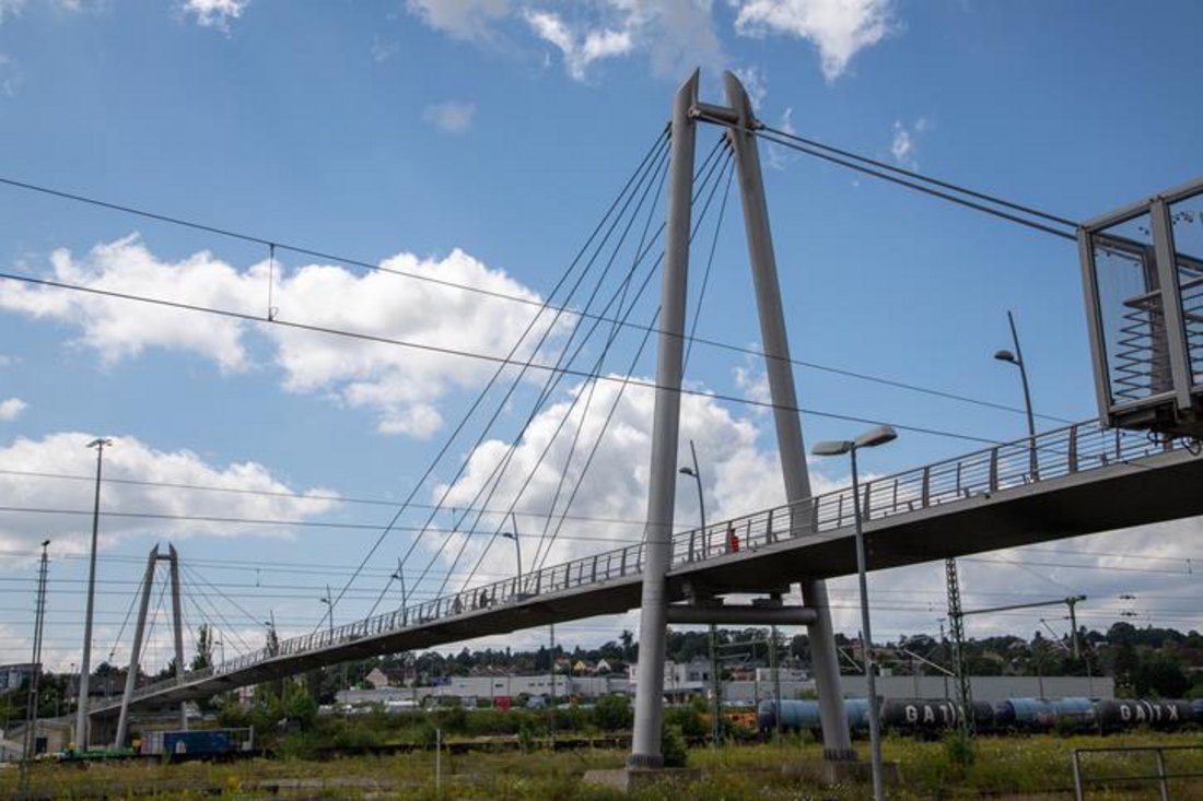 Auf diesem Foto ist eine Luftbrücke zu sehen