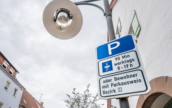 Foto von einem Bewohner-Parkplatz