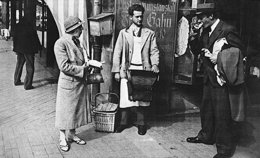 Auf diesem Foto ist ein wärschtlamo aus 1928 zu sehen