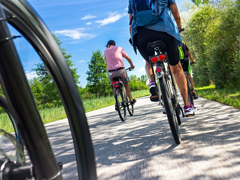 Auf diesem Foto sind Radfahrer zu sehen