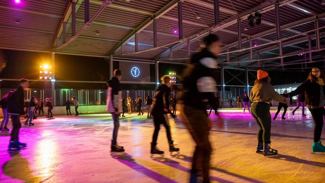 Auf diesem Foto ist Eisdisco des Hofer Eisteichs zu sehen.