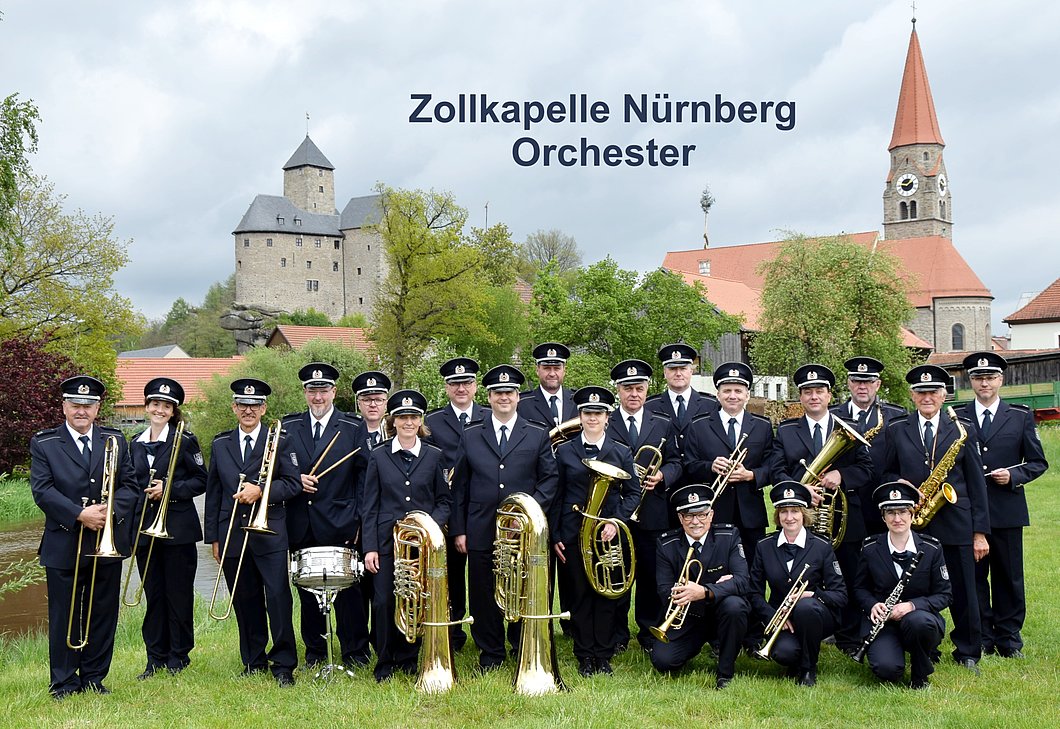 Group photo of the Nuremberg Customs Band with their instruments